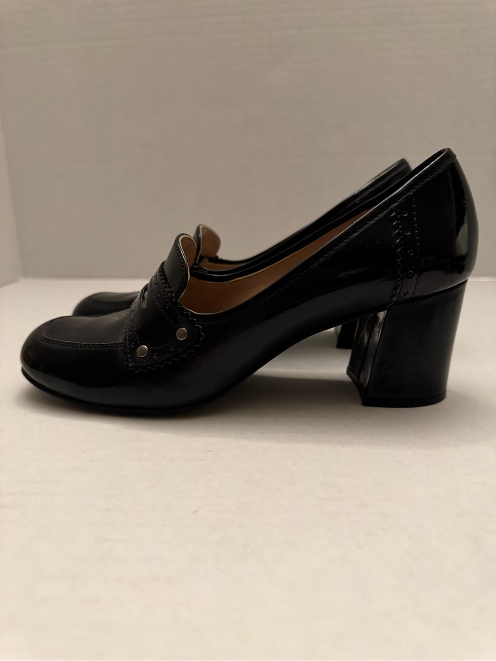 Tahari Logan Black Patent Heeled Penny Loafers Size 7.5M Classic Career - Picture 3 of 12